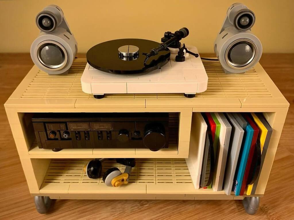 Vinyl Sound System / Listening Station, by Zachary Steinman - BuildaMOC