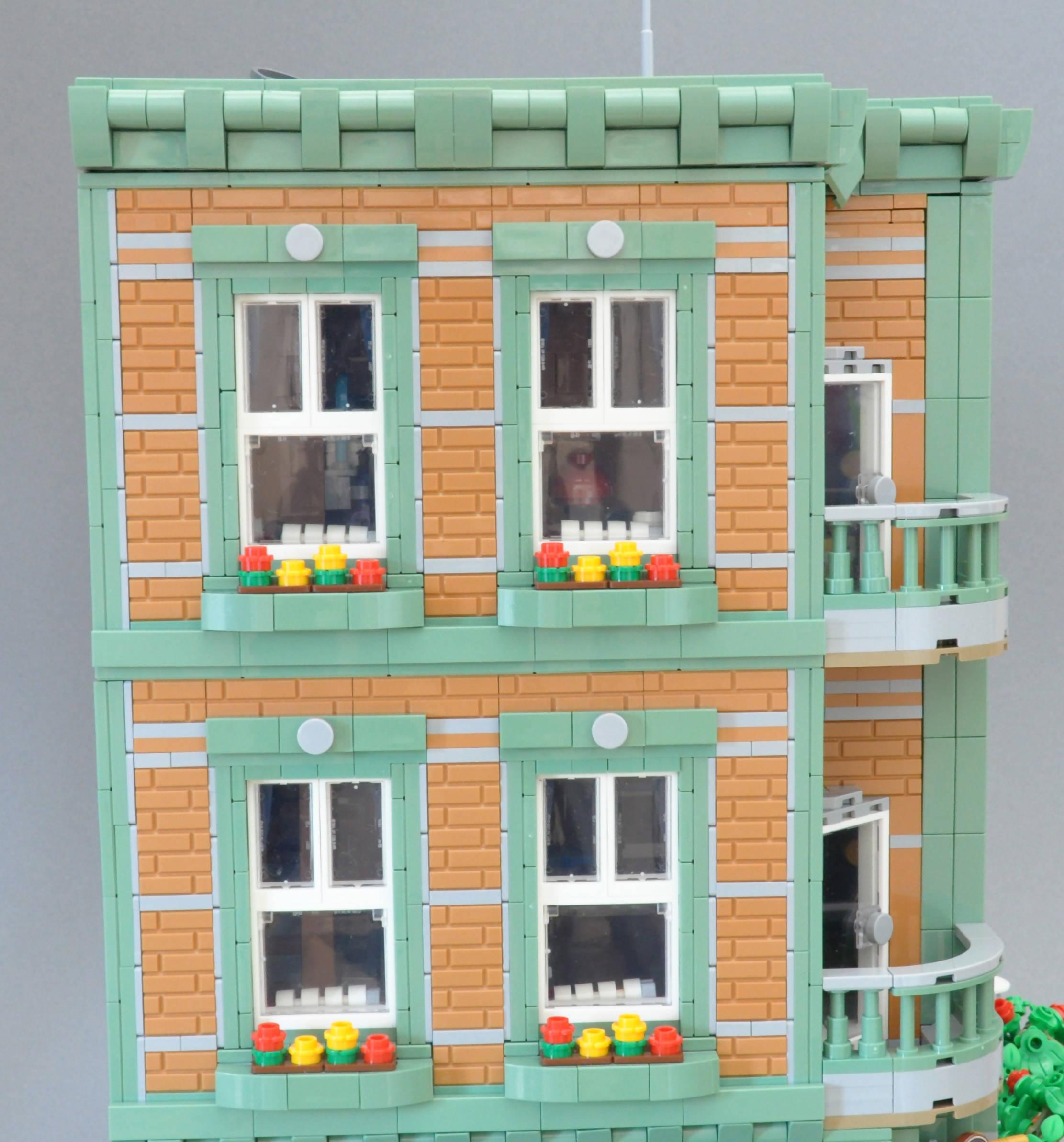 Modular Antique Shop - BuildaMOC