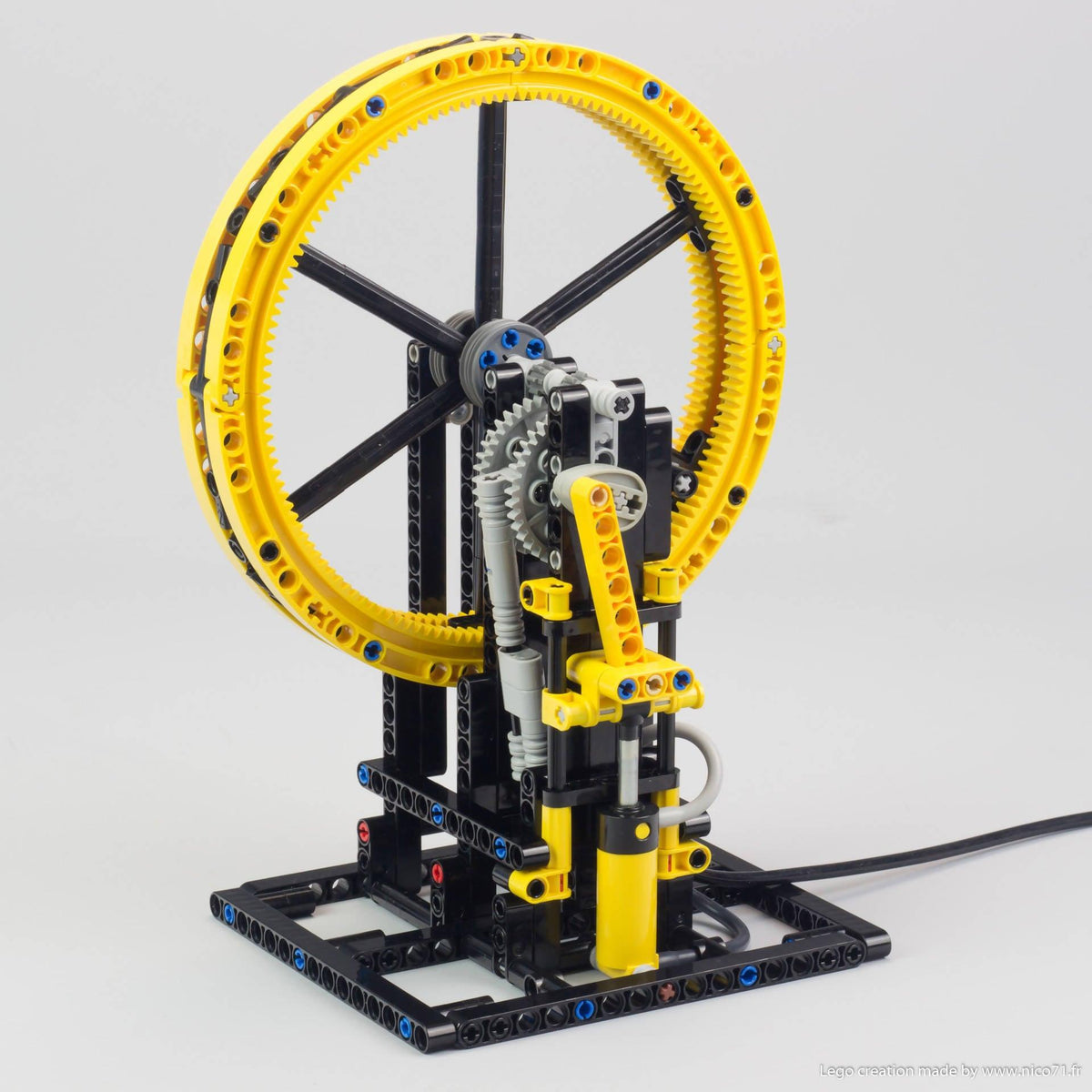 LEGO MOC Simple Single Cylinder Vacuum Engine with Adjustable