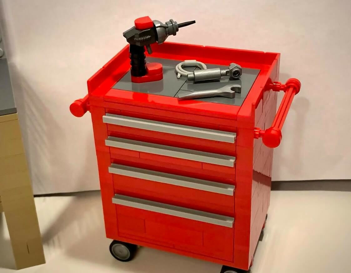 LEGO-MOC-TOol-Chest-and-Workbench-Zachary-Steinman (4)