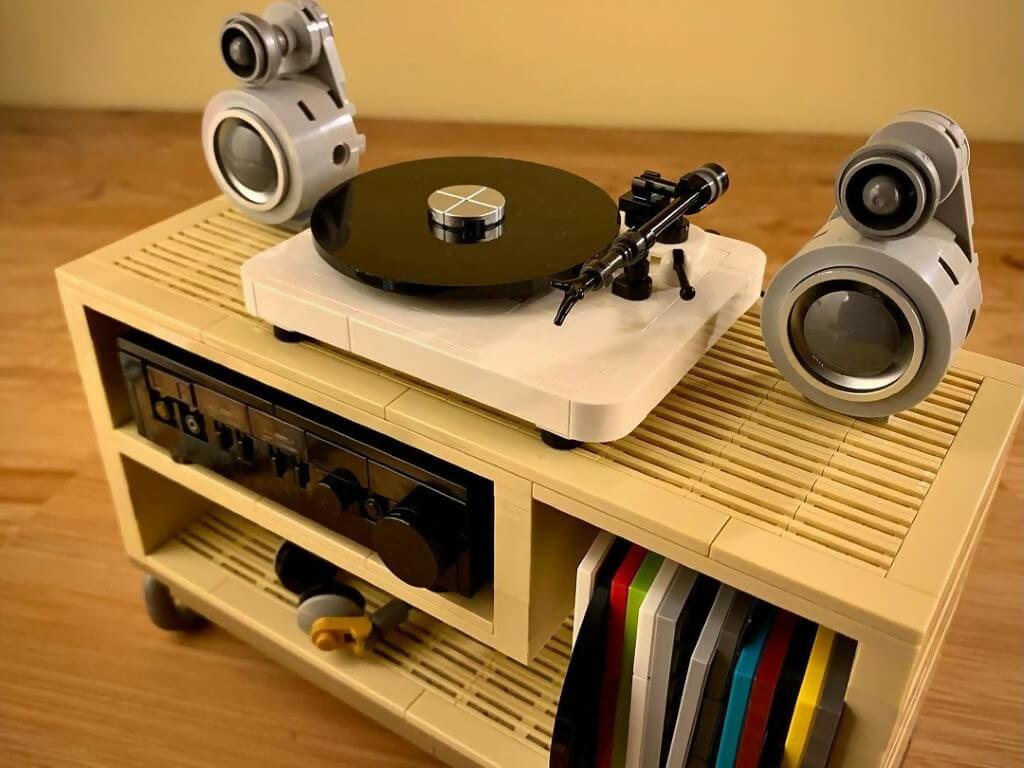 Vinyl Sound System / Listening Station, by Zachary Steinman - BuildaMOC