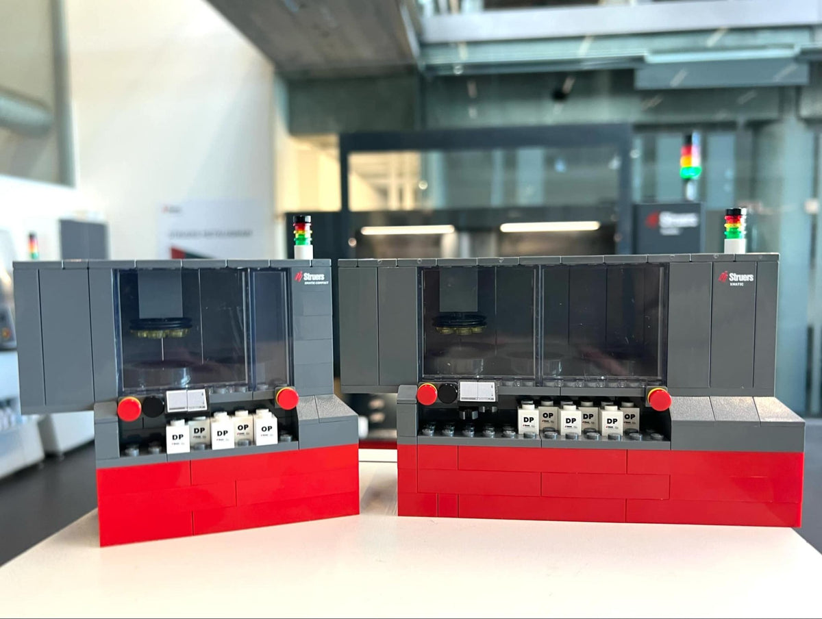 Struers Xmatic and Xmatic Compact Kits, Xmatic and Xmatic Compact models beside the real equipment