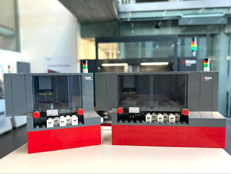 Struers Xmatic and Xmatic Compact Kits, Xmatic and Xmatic Compact models beside the real equipment