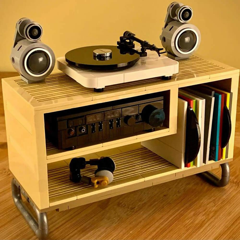 Vinyl Sound System / Listening Station, by Zachary Steinman - BuildaMOC