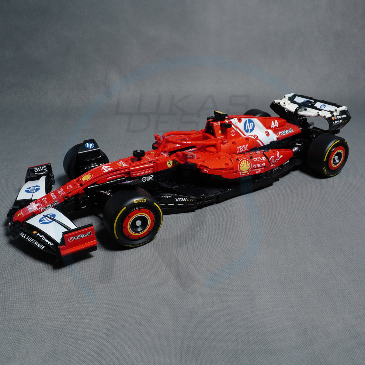 Ferrari F1 SF-25 a escala 1:8