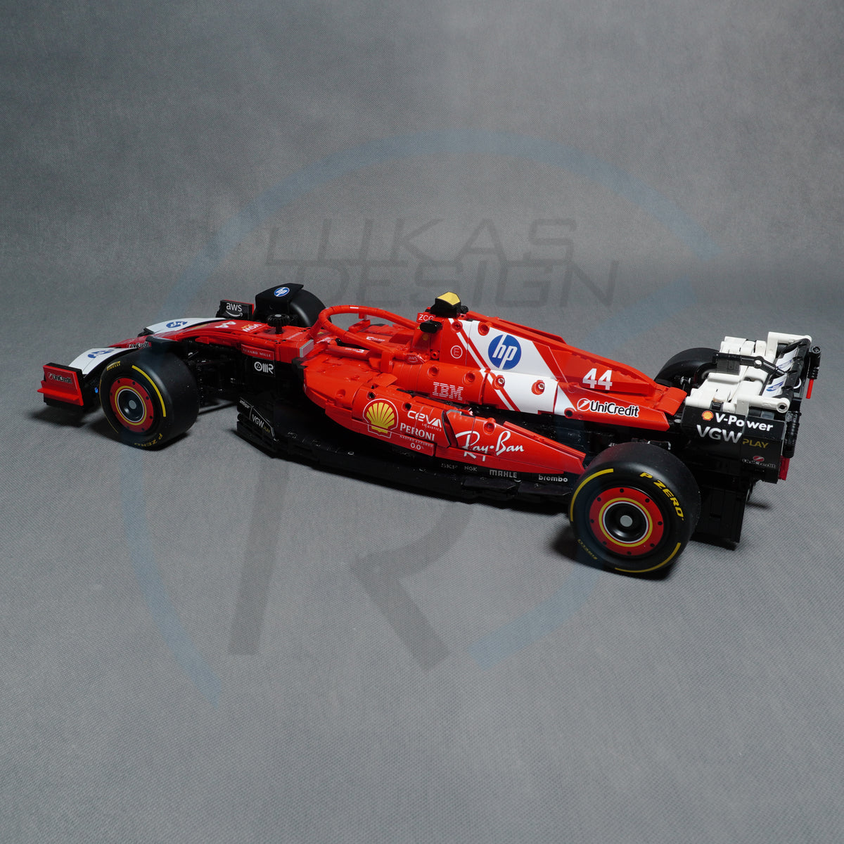 Ferrari F1 SF-25 a escala 1:8