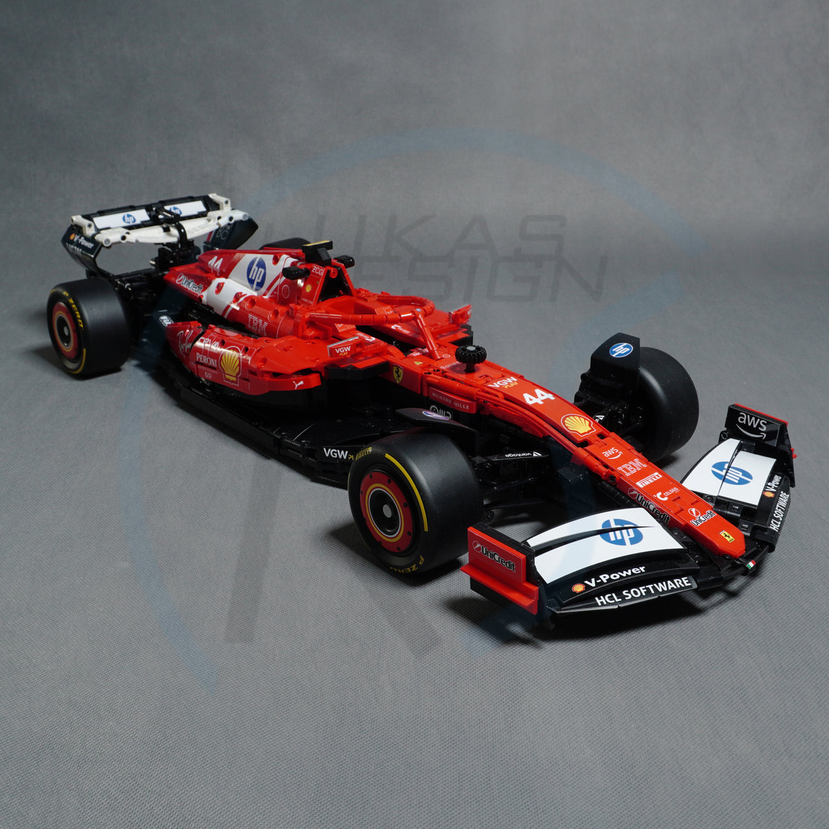 Ferrari F1 SF-25 a escala 1:8