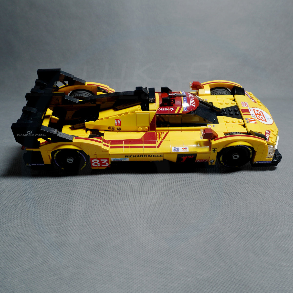 Ferrari Hypercar 499P AF Corse n.º 83 a escala 1:15 (ganador Le Mans 2025)