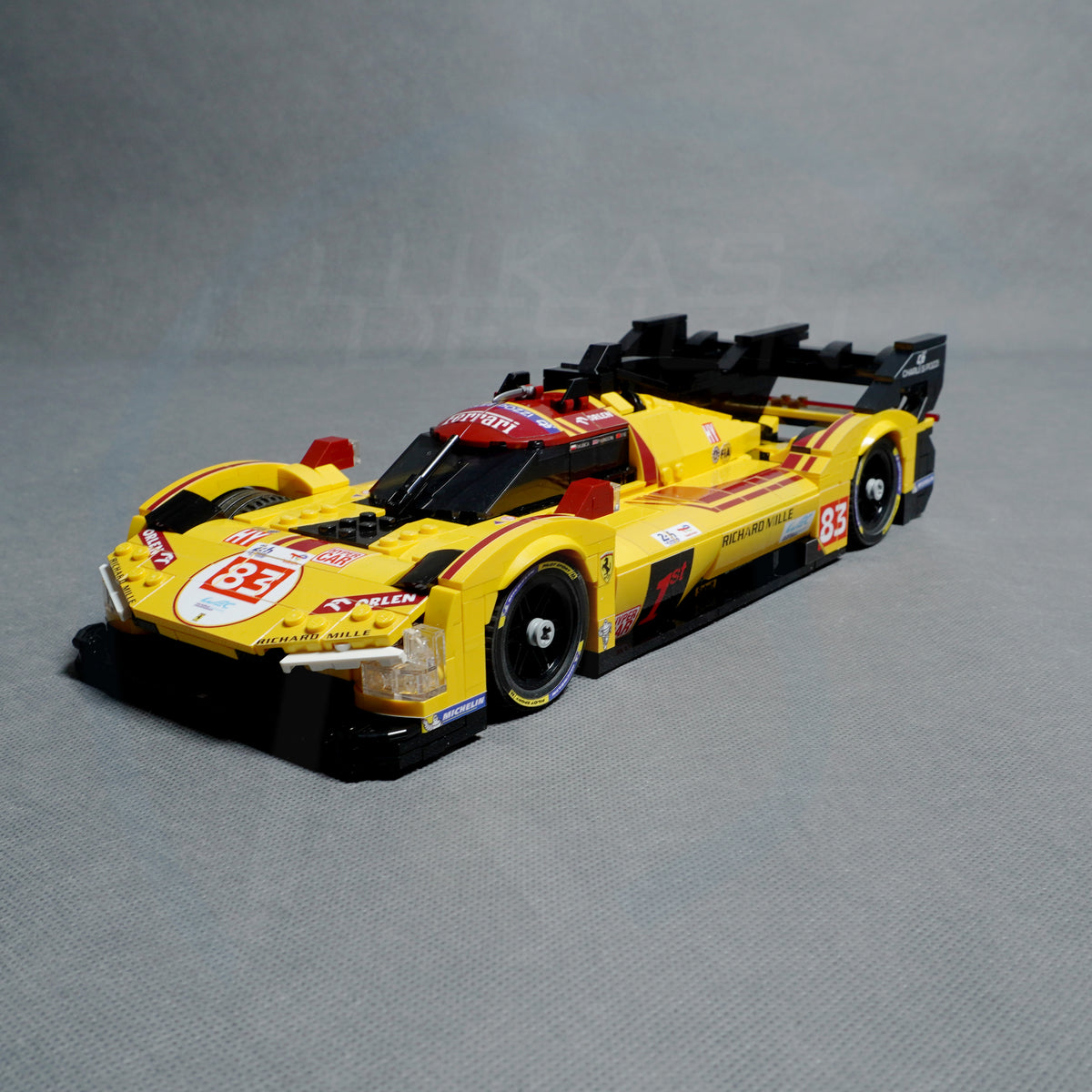 Ferrari Hypercar 499P AF Corse n.º 83 a escala 1:15 (ganador Le Mans 2025)
