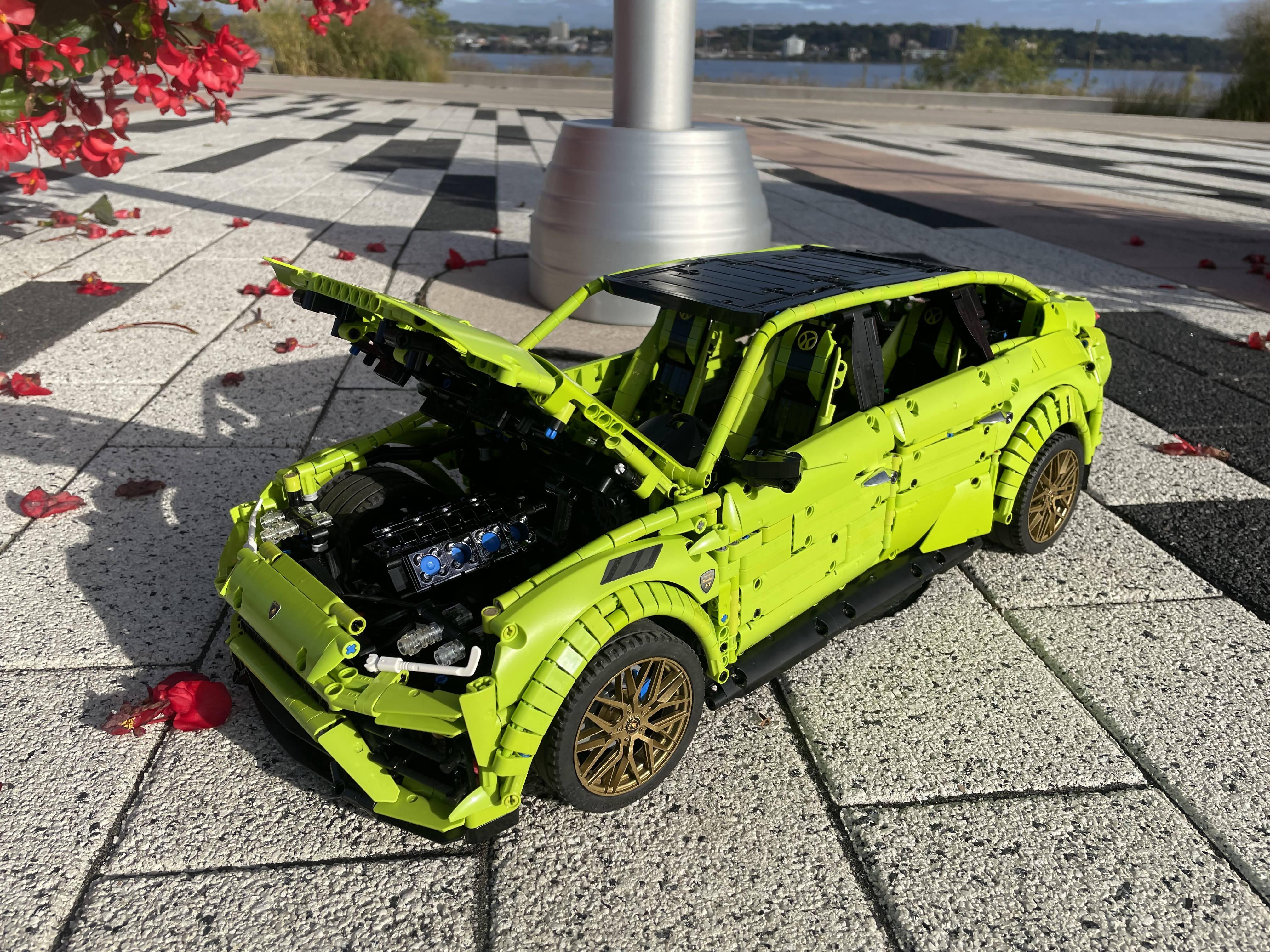 Lamborghini Urus - BuildaMOC