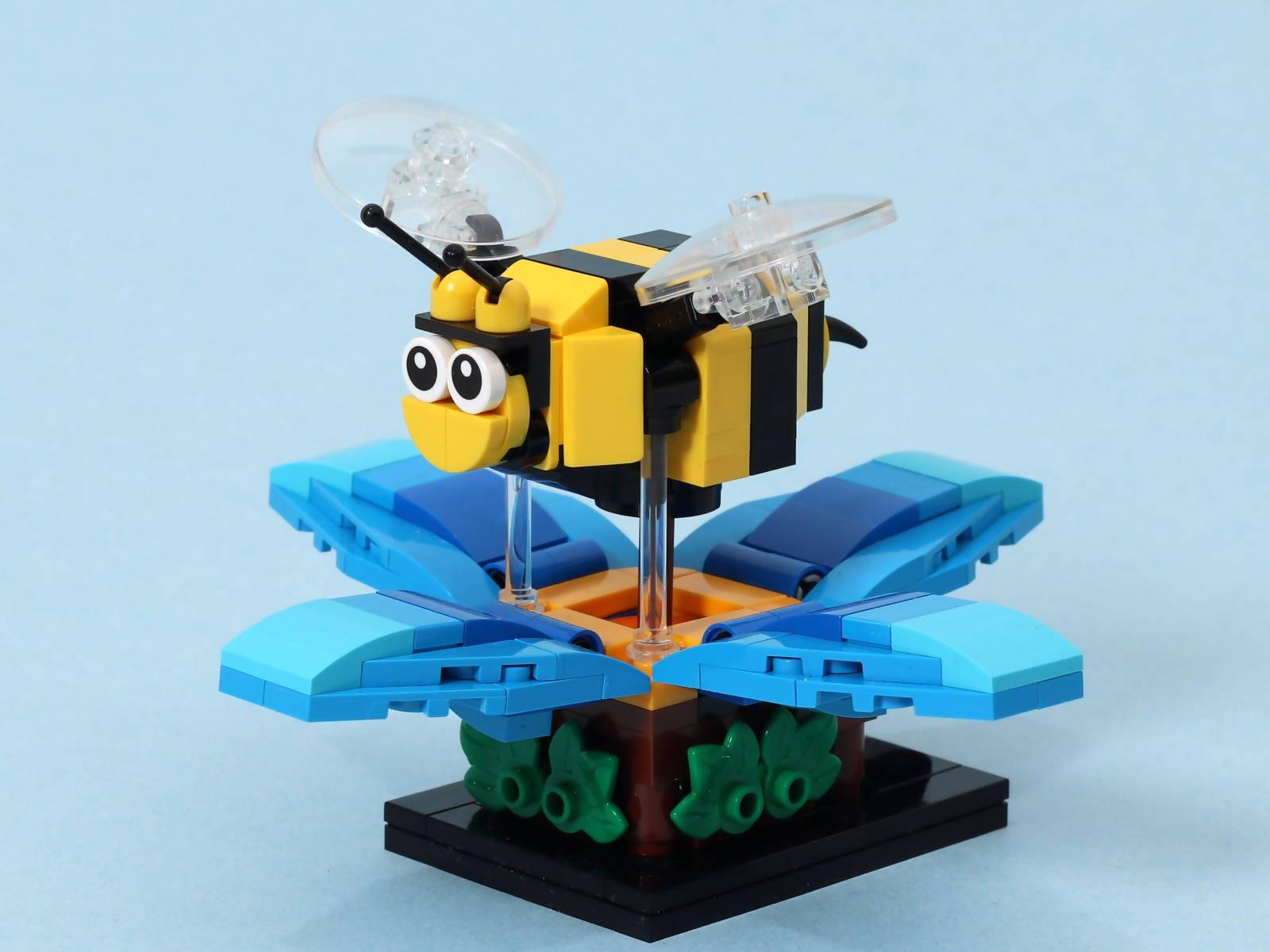 Flying Bee - BuildaMOC