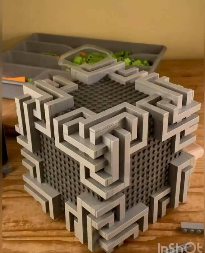 Cubo Art Déco Celta, de Zachary Steinman  - BuildaMOC