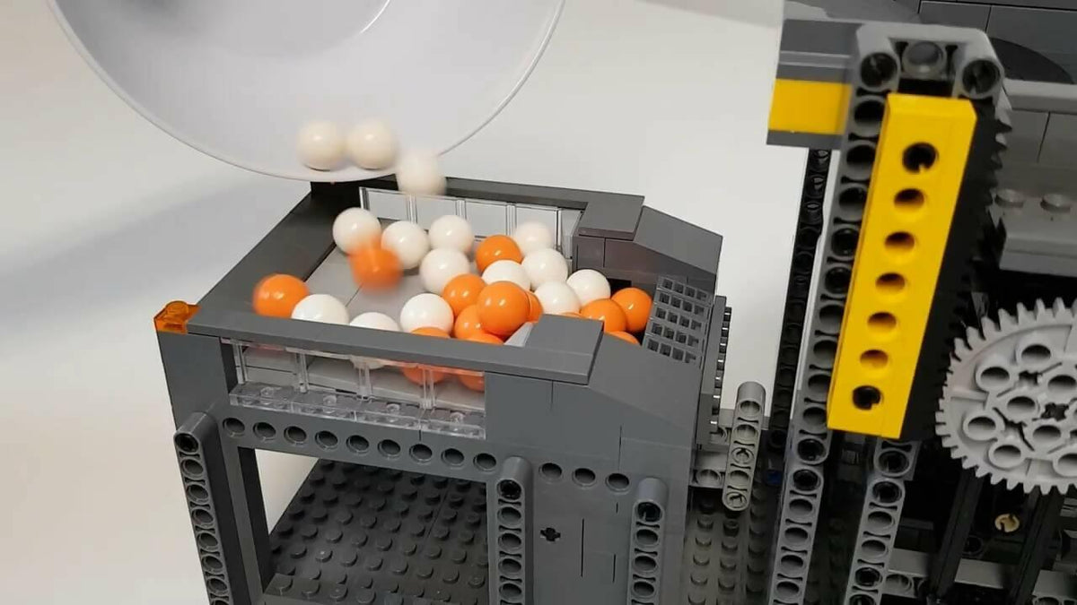 LEGO GBC - Zahnstangenaufzug, von mickthebricker - BuildaMOC