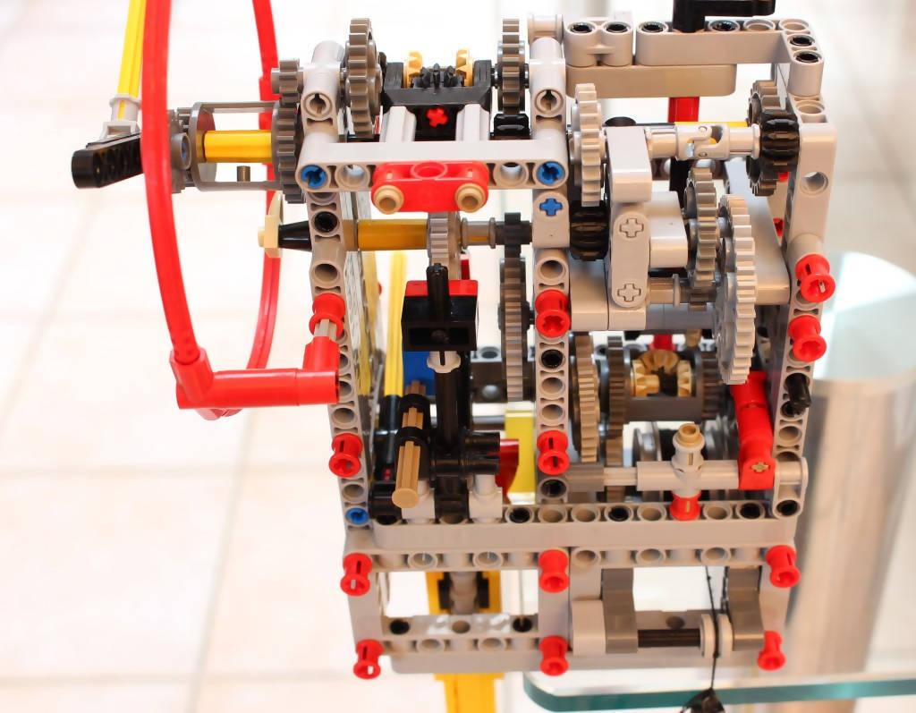 Reloj de péndulo de Galileo de LEGO - BuildaMOC