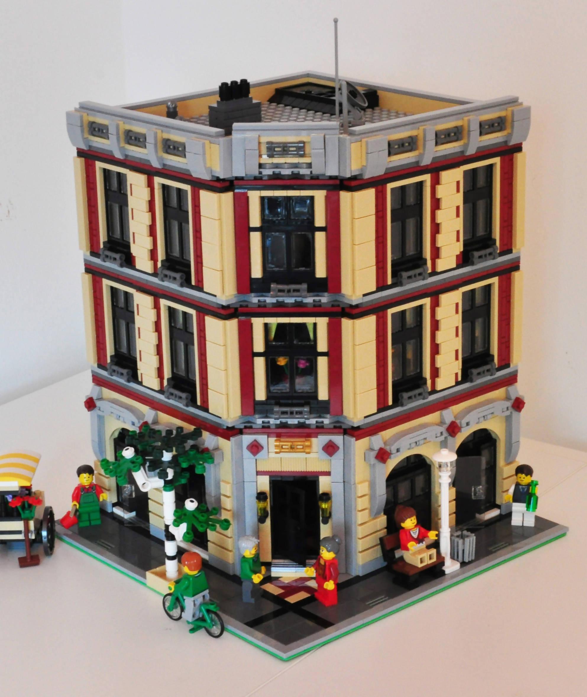 Modular Wine and Flower Shop - BuildaMOC