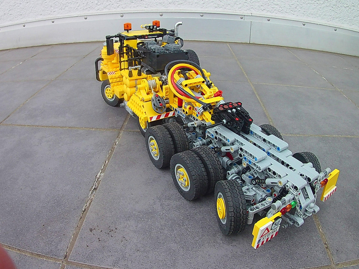 Oshkosh M911 Schwerlasttraktor 10x8 (Übergrößenversion) - BuildaMOC