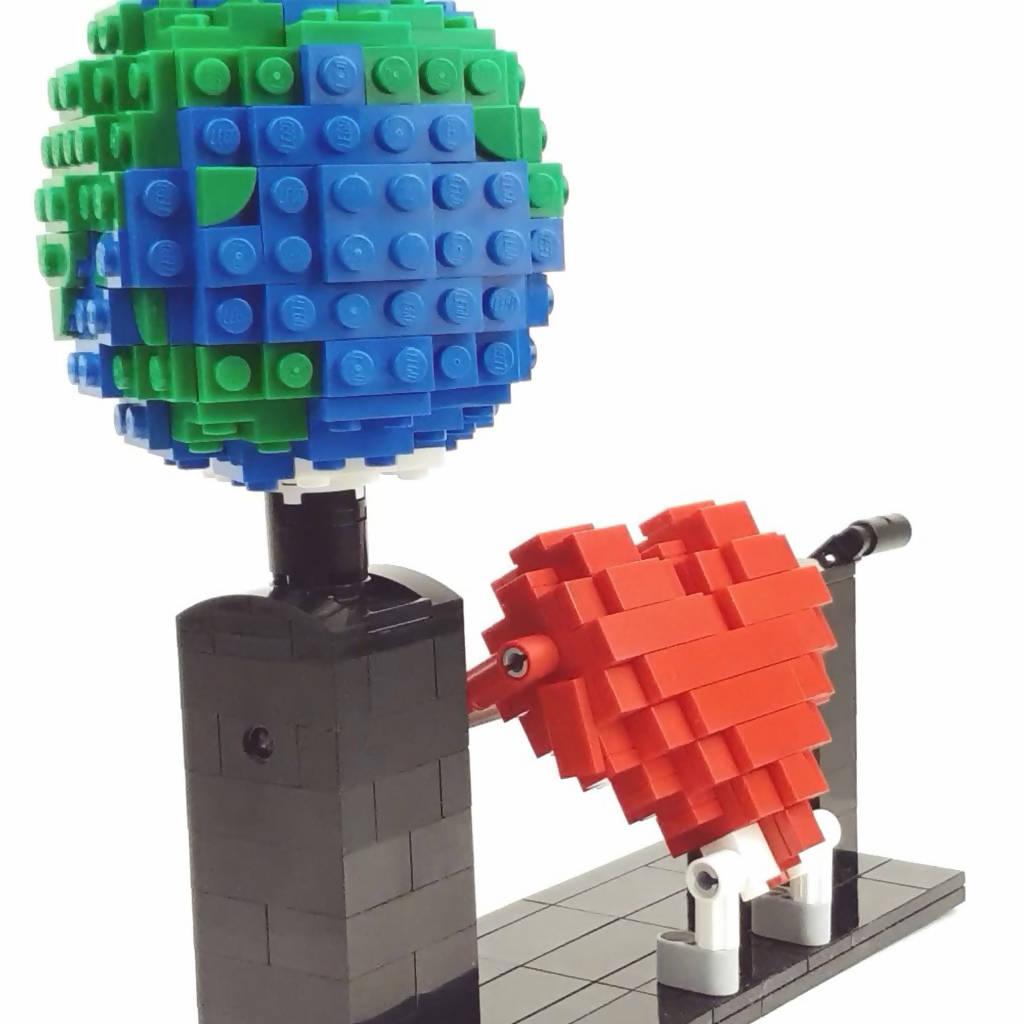 Love Planet, un autómata LEGO de corazón - BuildaMOC