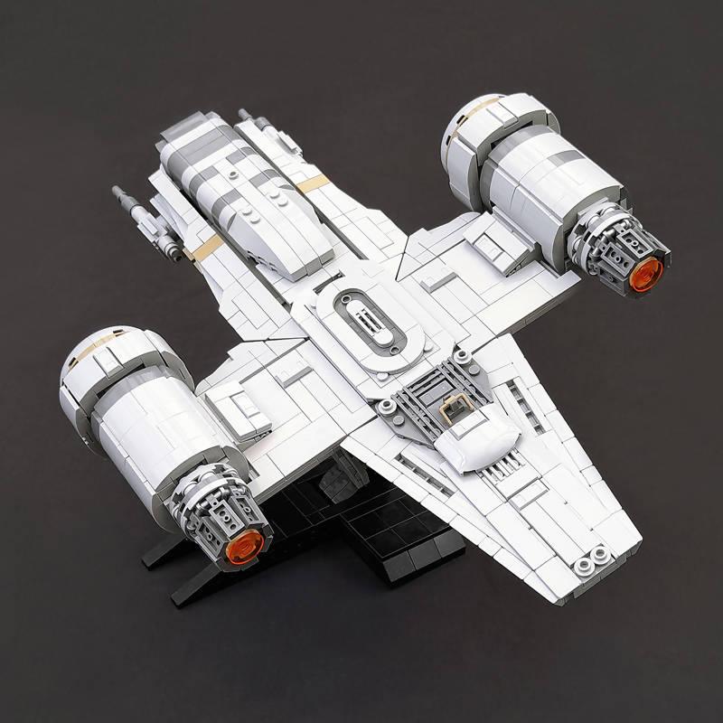 Mando's Ship - Midi Plus scale - BuildaMOC