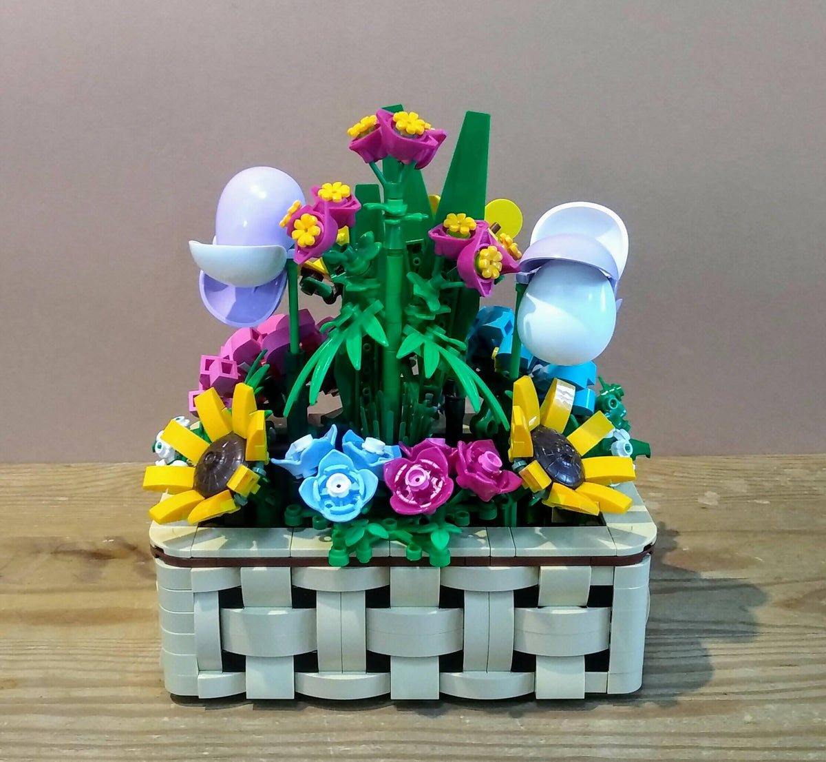 Cesta de flores de Picea  - BuildaMOC