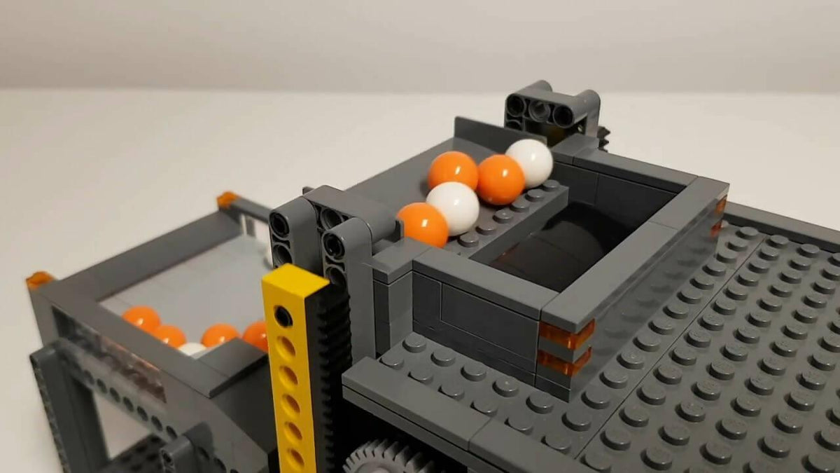 LEGO GBC - Zahnstangenaufzug, von mickthebricker - BuildaMOC