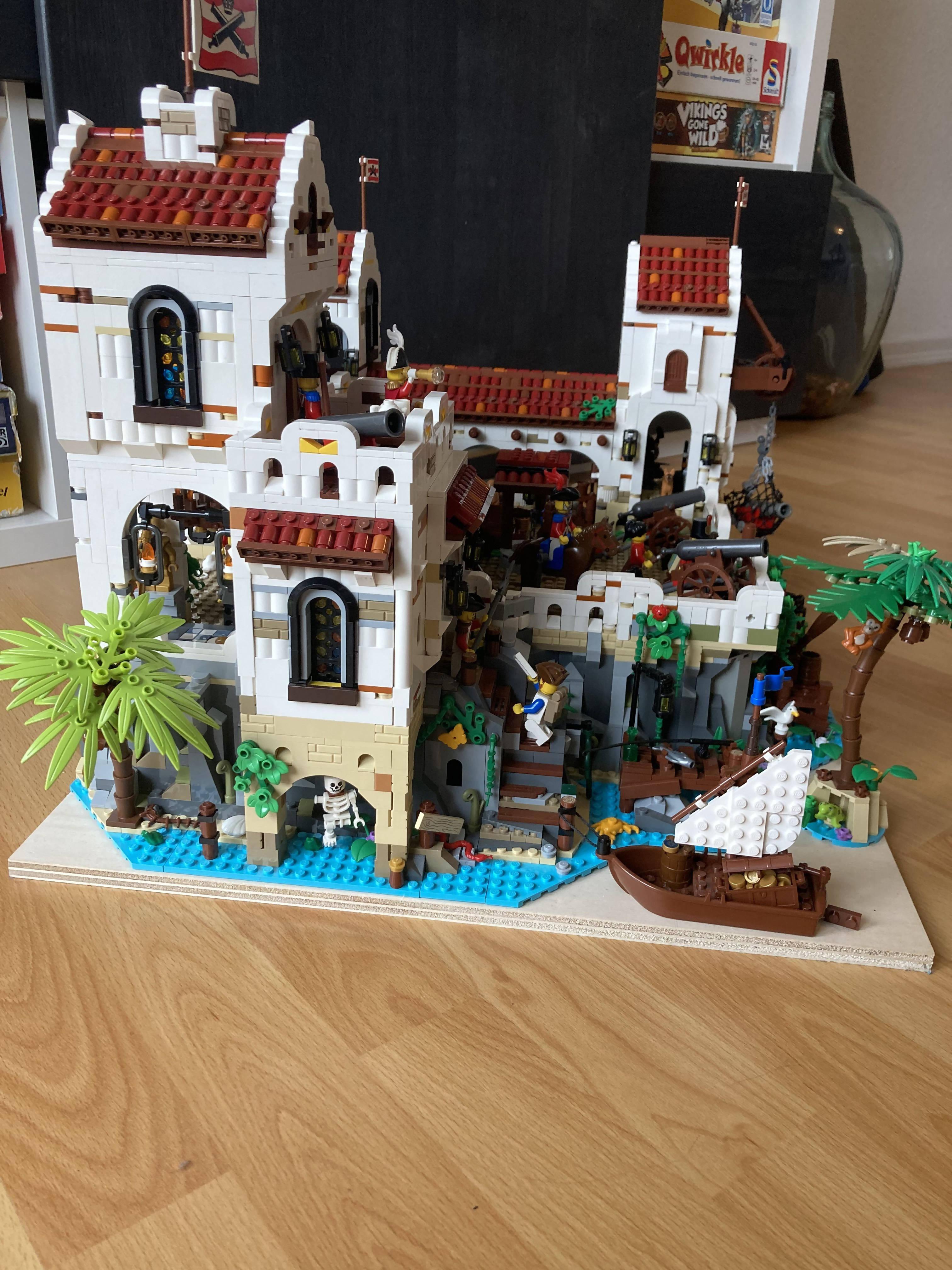 Eldorado Fortress - Pirates of Barracuda Bay - BuildaMOC