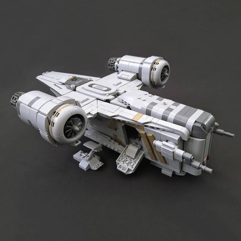 Mando's Ship - Midi Plus scale - BuildaMOC