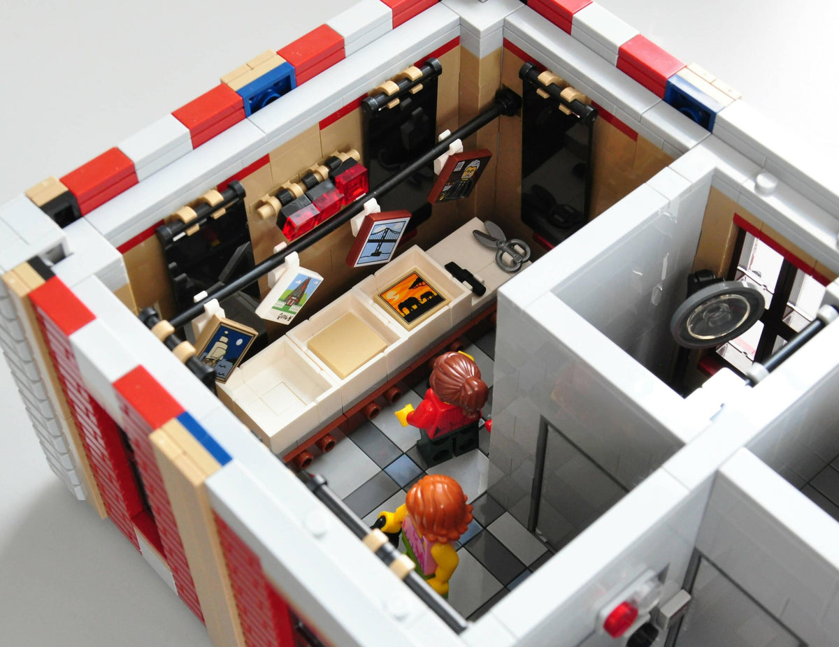 Modularer Wolkenkratzer „The Daily Stud“ - BuildaMOC